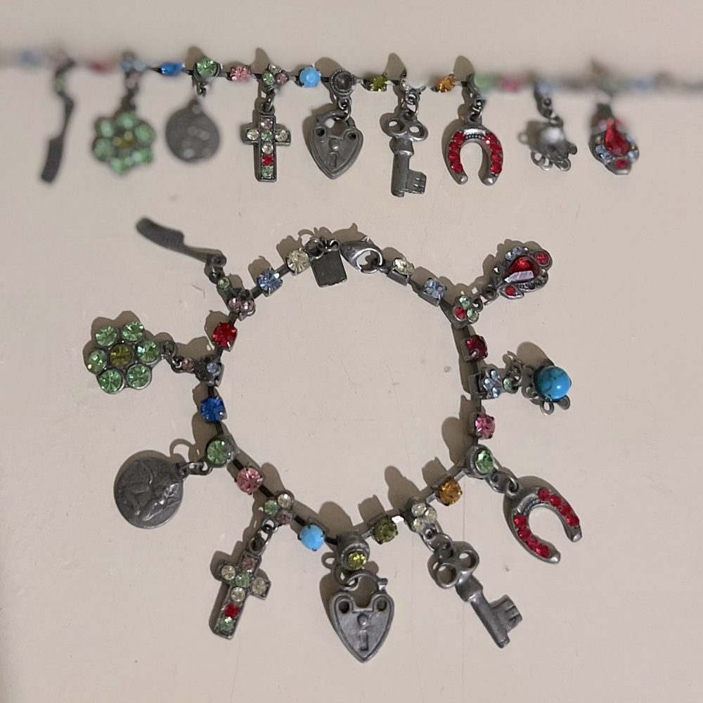 Vintage charm bracelet. Crystals.
